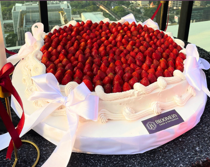Fruit Wedding Cake | Full Korean Strawberries Circle